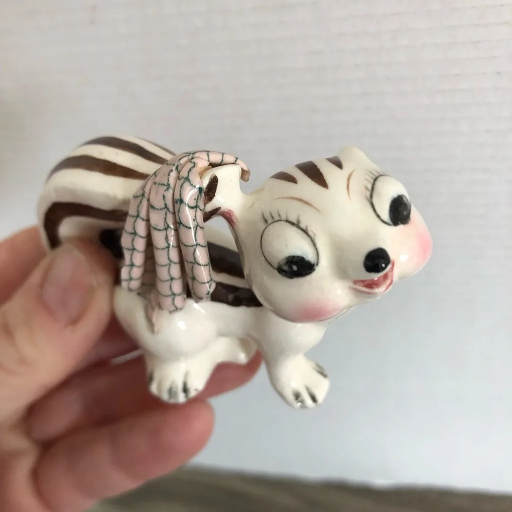 Vtg Anthropomorphic Chipmunk Figurine - Picture 9 of 15